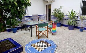 Casa Valientes B - Free Private Parking, Patio, Wifi & Ac